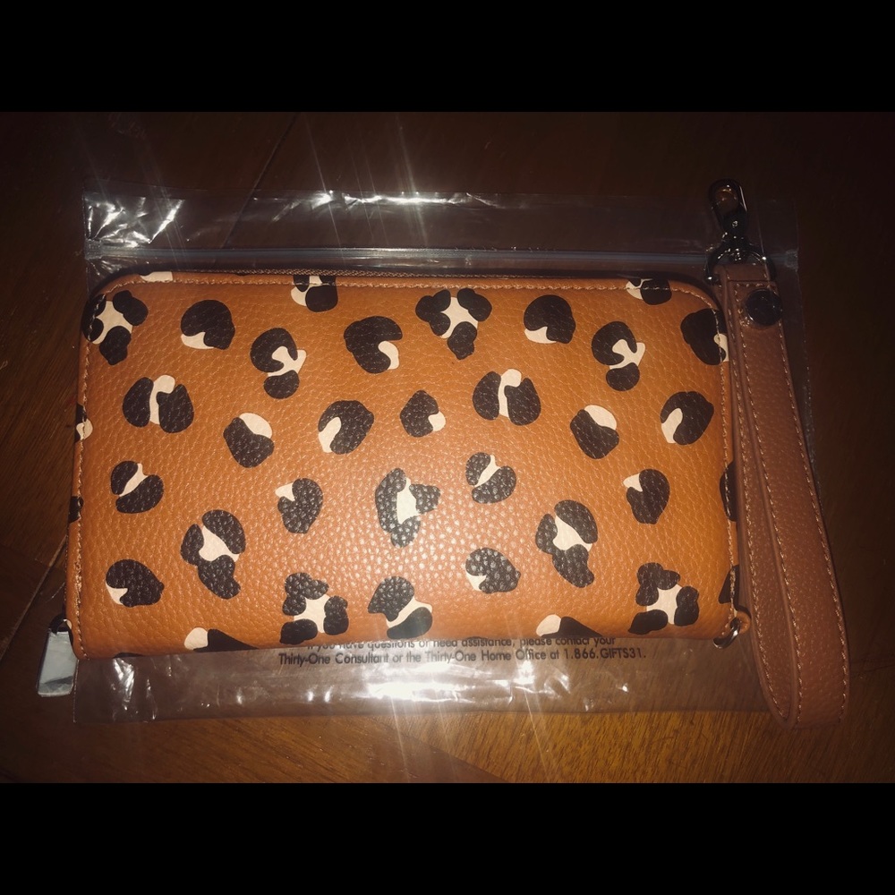 All about the benjamins Lovely leopard 🐆 wallet